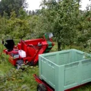 Gyümölcsszedő, önjáró, magasan ürítő gép OB 80 R
